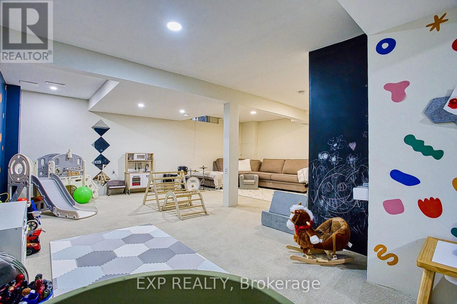 43 SPADARA DRIVE - 36
