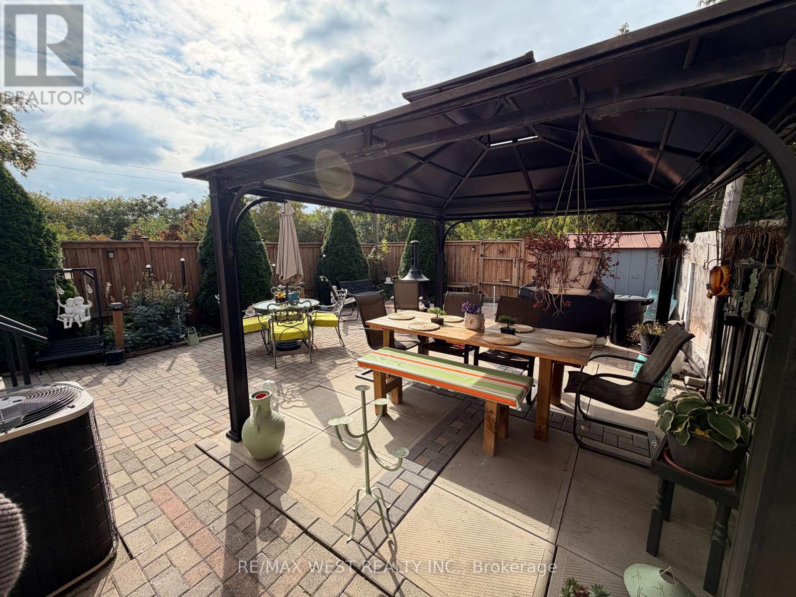 196 SIMCOE STREET E - 14