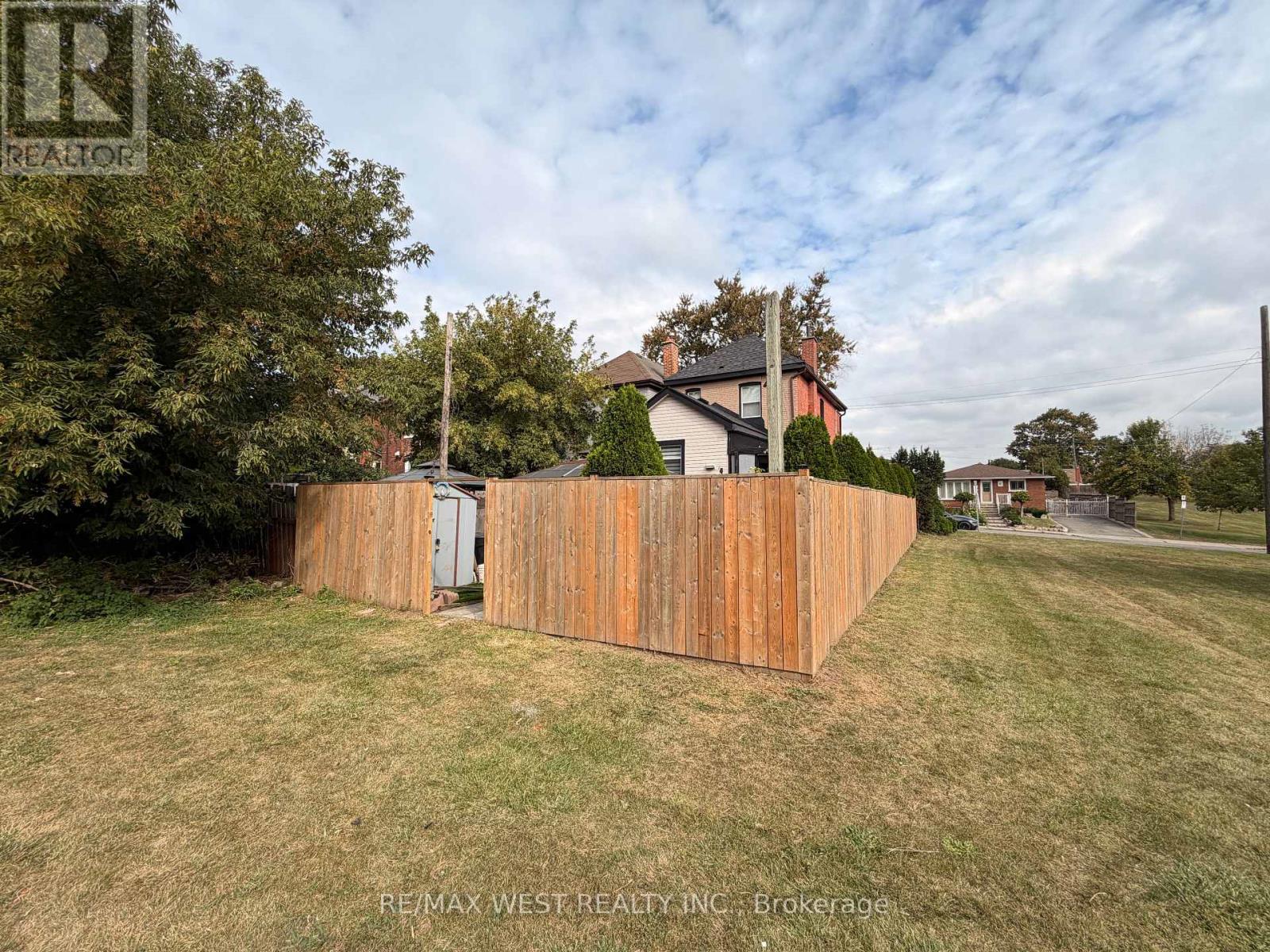 196 SIMCOE STREET E - 16