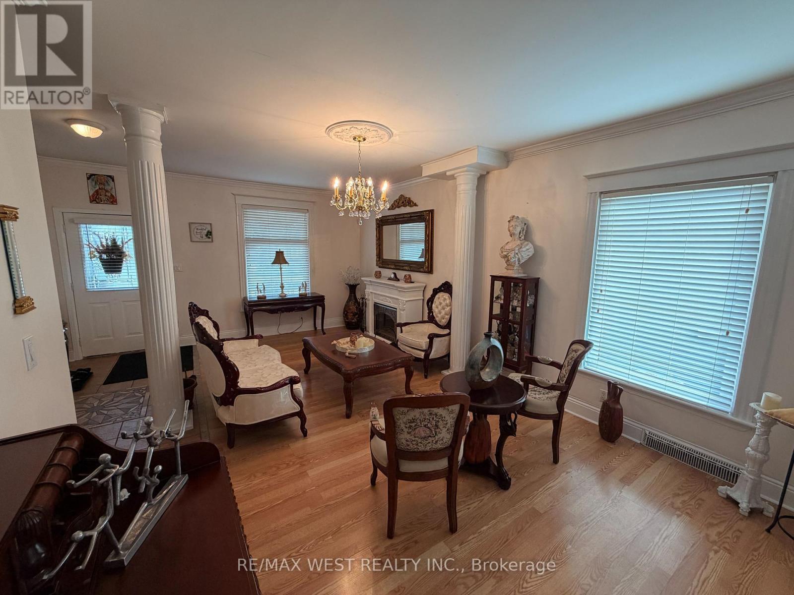 196 SIMCOE STREET E, Hamilton (North End) — photo 4