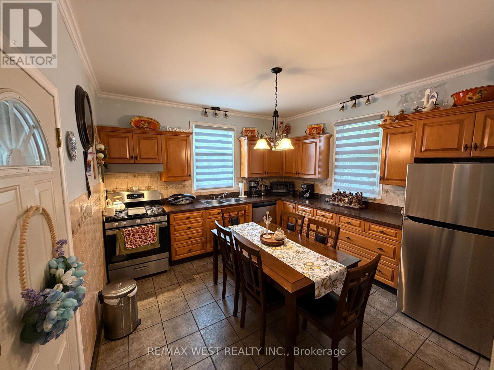 196 SIMCOE STREET E, Hamilton (North End) — photo 6