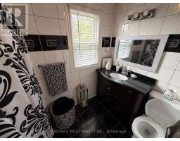 Laundry room - 196 Simcoe Street E, Hamilton, ON L8L3P1 Photo 8