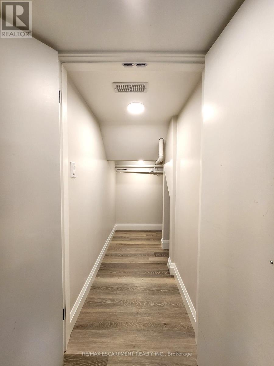 LOWER - 404 NELSON STREET, Brantford — photo 12