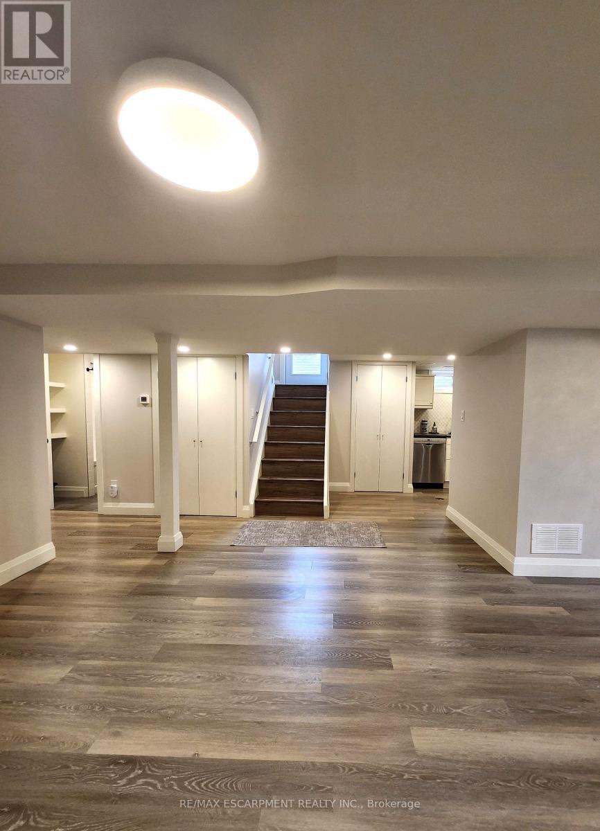 LOWER - 404 NELSON STREET, Brantford — photo 4