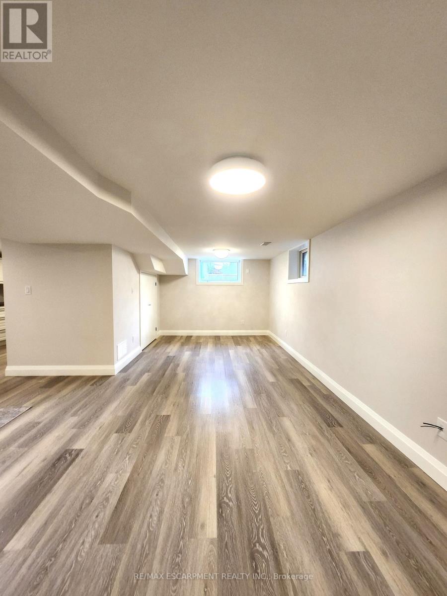 LOWER - 404 NELSON STREET, Brantford — photo 6