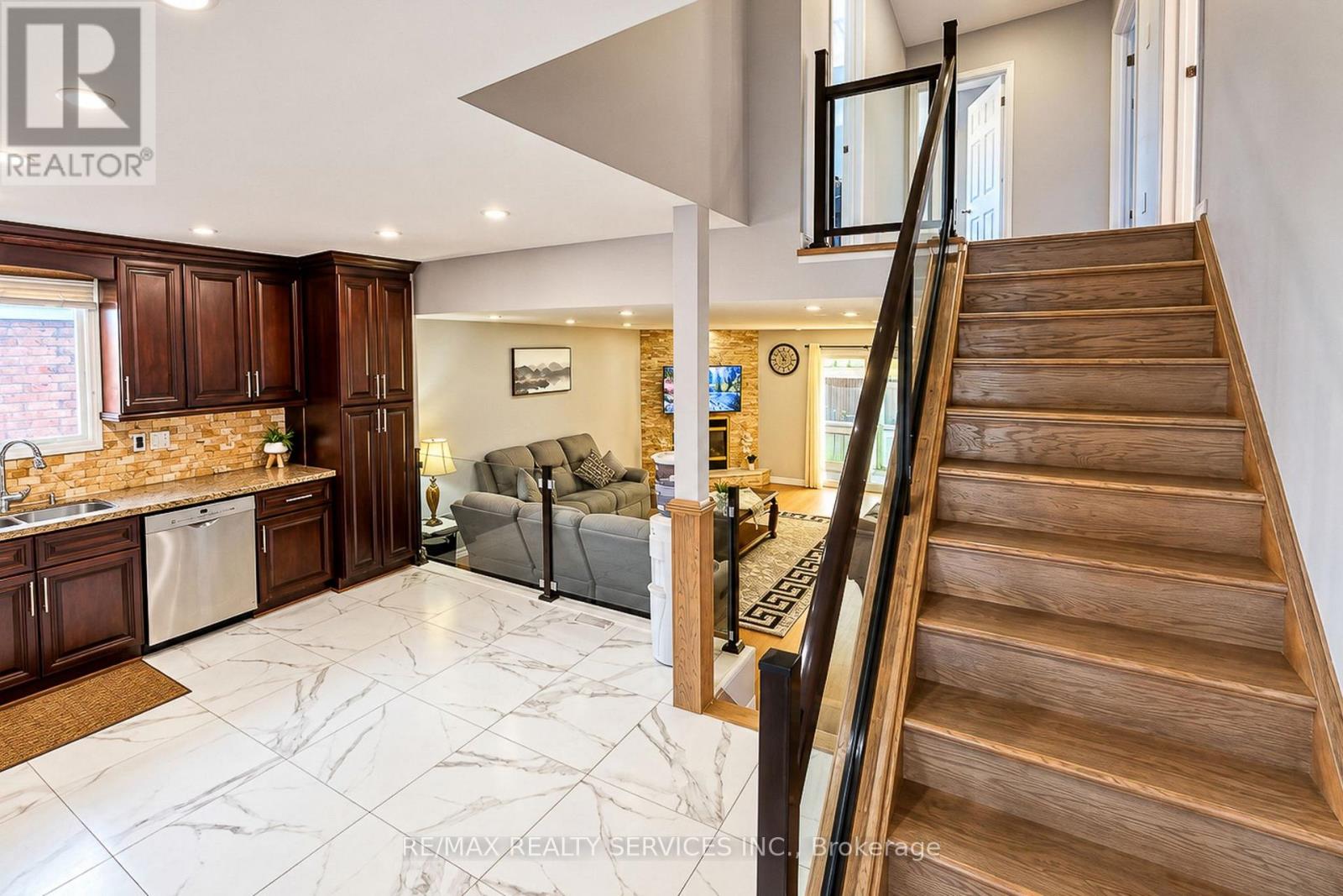 177 SIRENTE DRIVE - 13