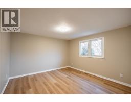 900 Everest Court, Sarnia, ON N7T7T6 Photo 12