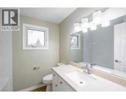 900 Everest Court, Sarnia, ON N7T7T6 Photo 14