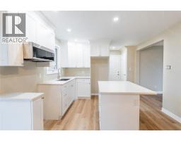 900 Everest Court, Sarnia, ON N7T7T6 Photo 8