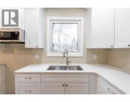 900 Everest Court, Sarnia, ON N7T7T6 Photo 9