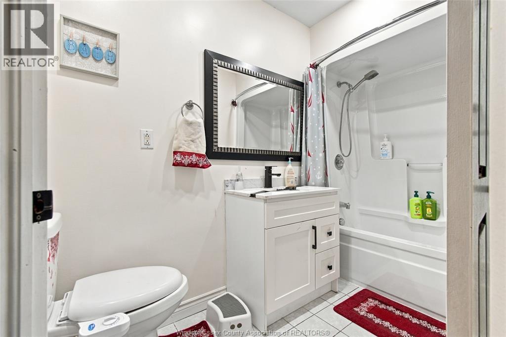 2920 STRAWBERRY DRIVE - 19