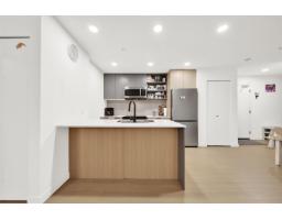 205 13439 94a Avenue, Surrey, BC V3V0G9 Photo 8