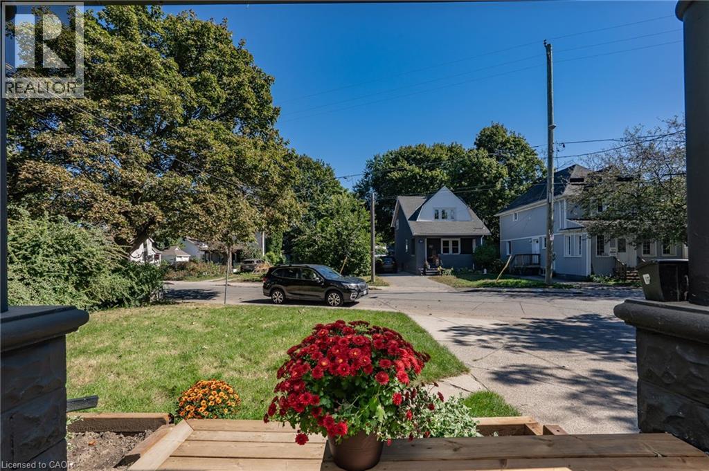 69 YORK Street, St. Catharines — photo 4