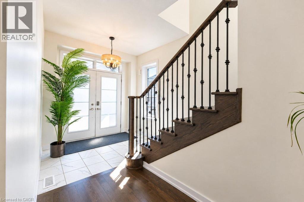 31 SANTOS Drive, Caledonia — photo 2