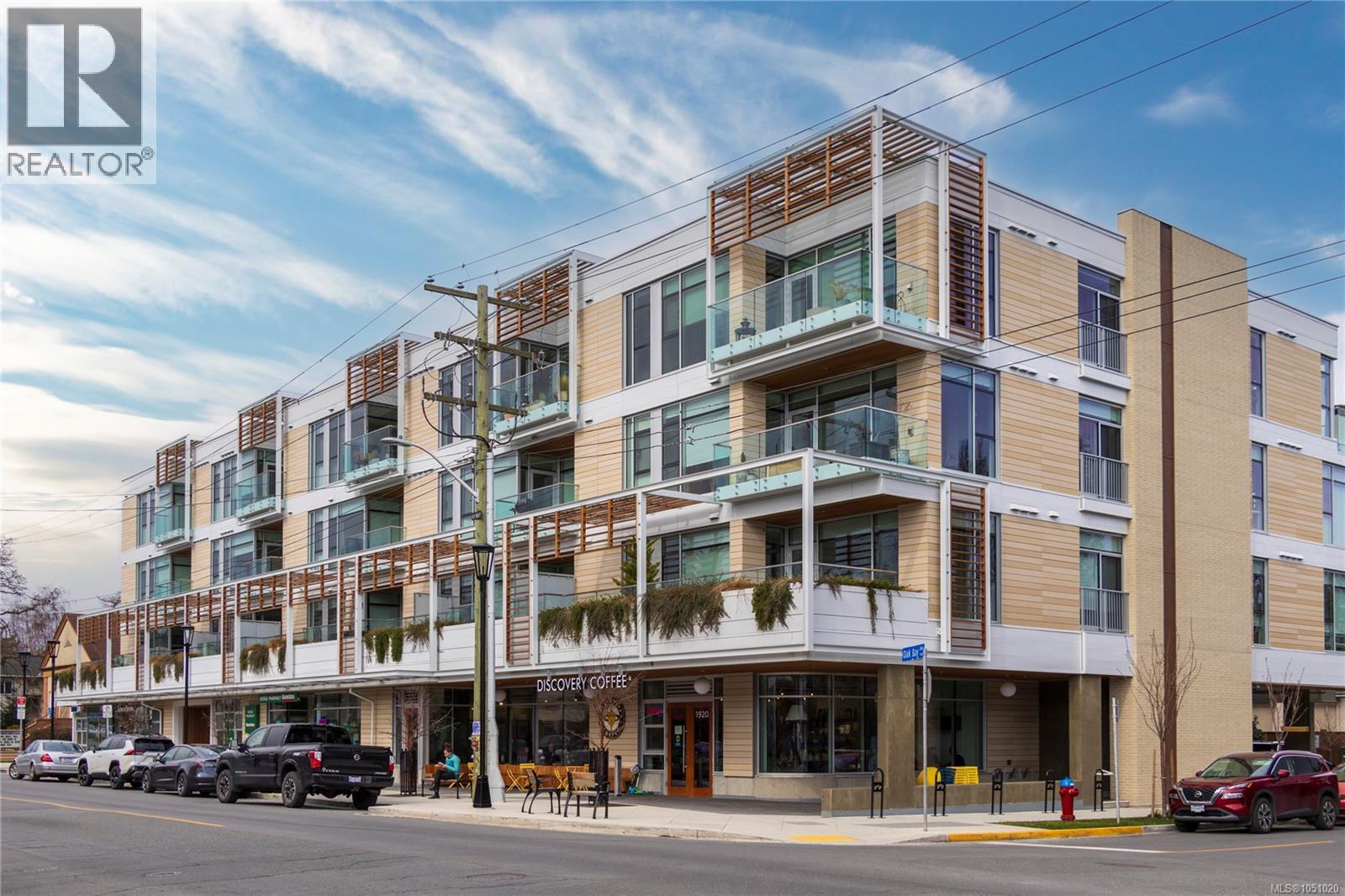 #406 1916 Oak Bay Ave - 1