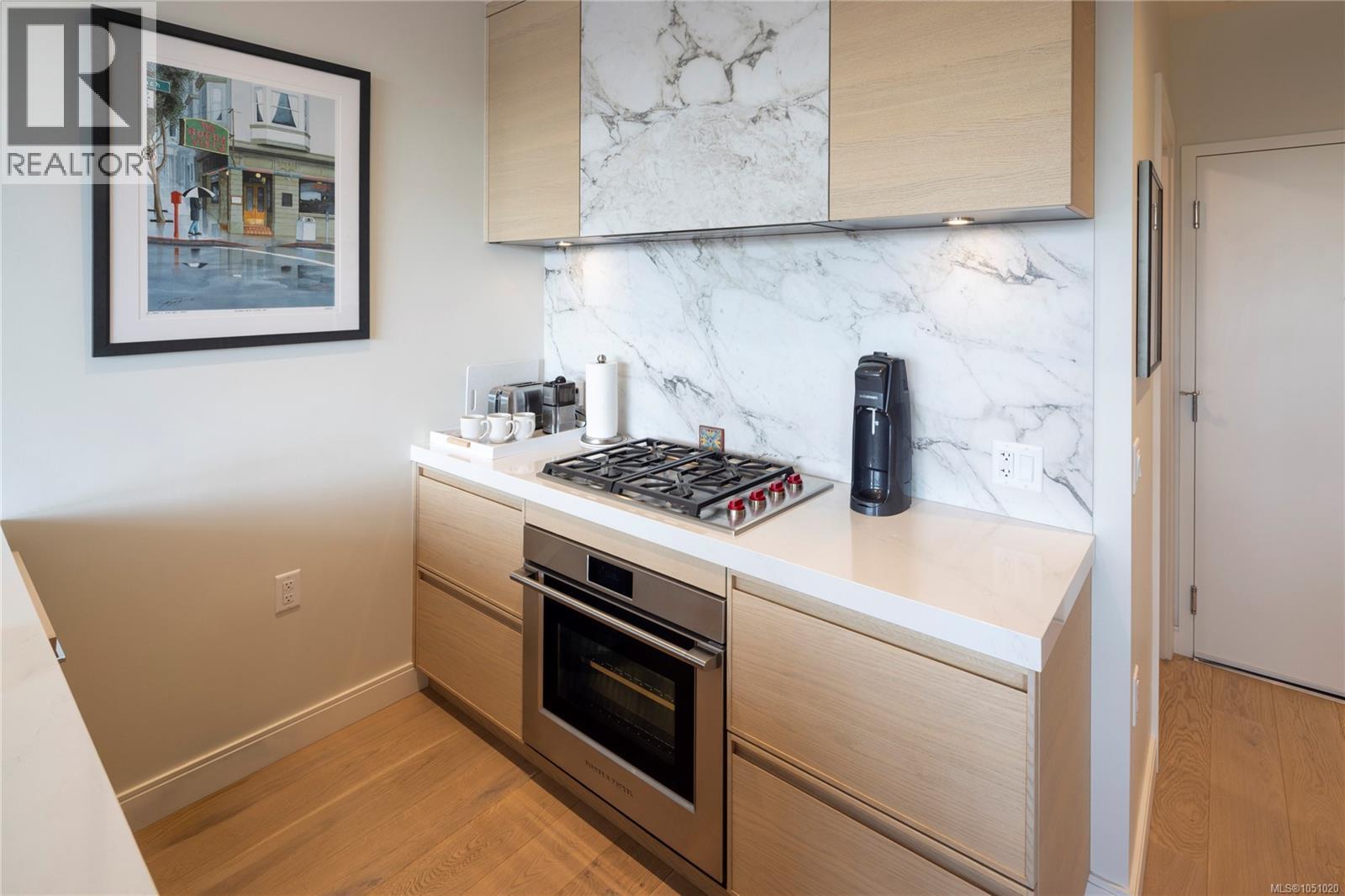 #406 1916 Oak Bay Ave - 11