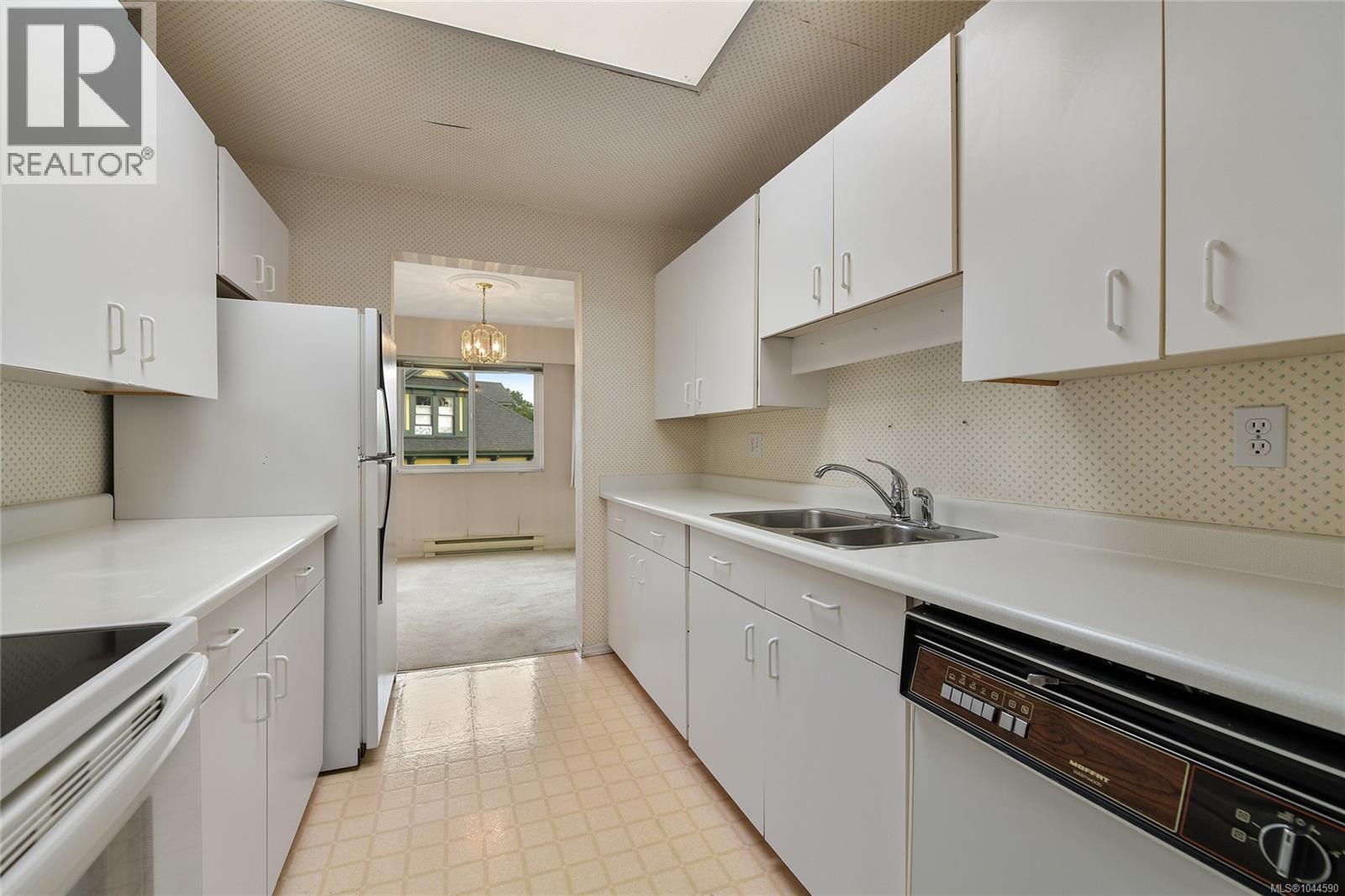 #401 660 Battery St - 7
