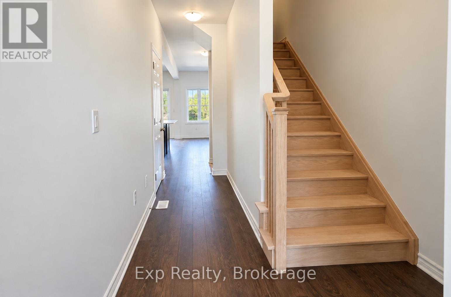 39 LINCOLN DRIVE, Belleville (Belleville Ward) — photo 2
