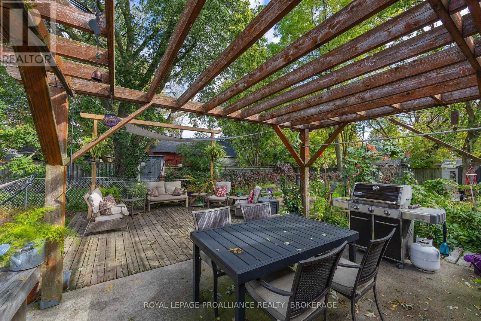 535 ALBERT STREET - 13