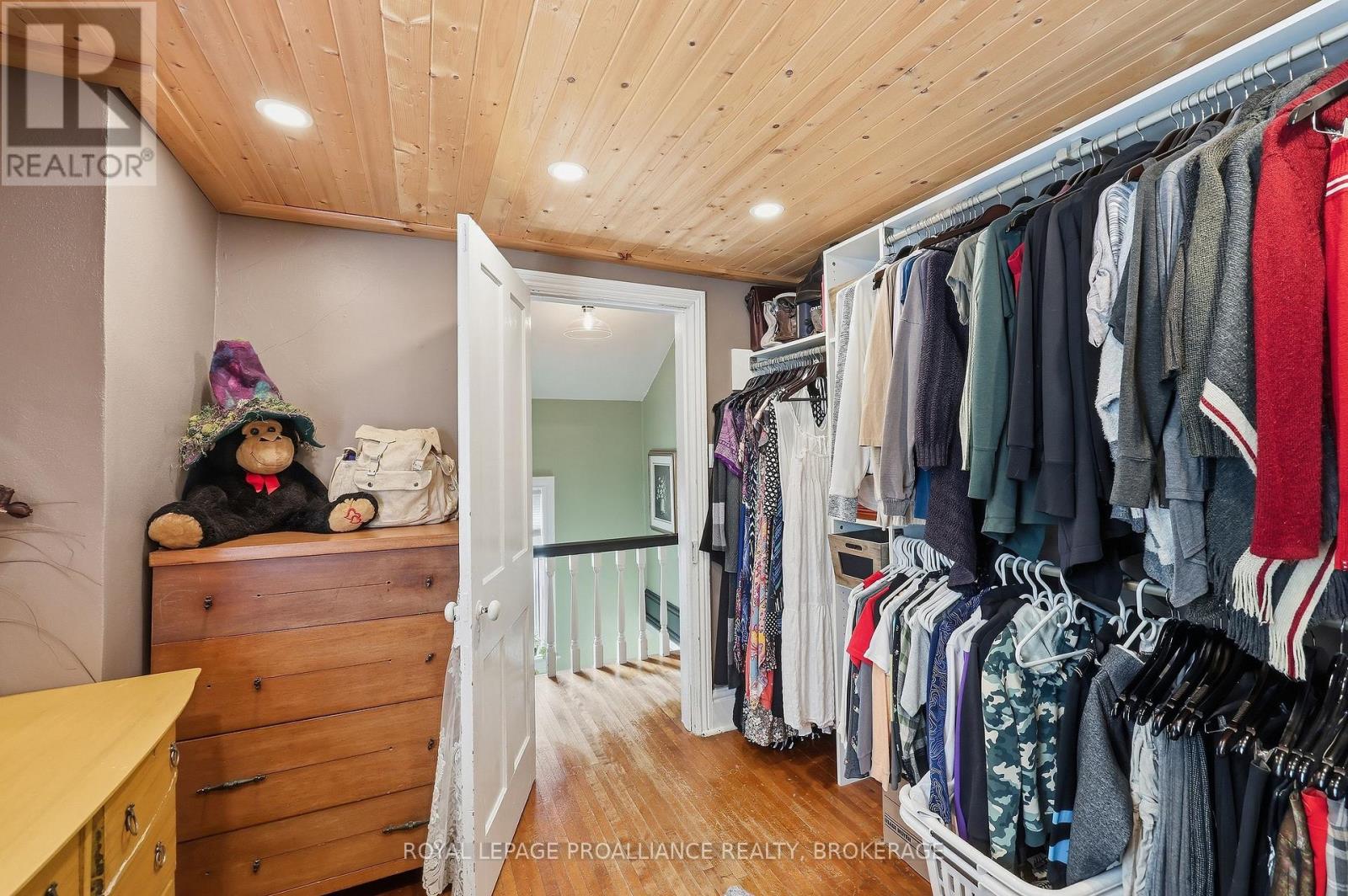 535 ALBERT STREET - 44