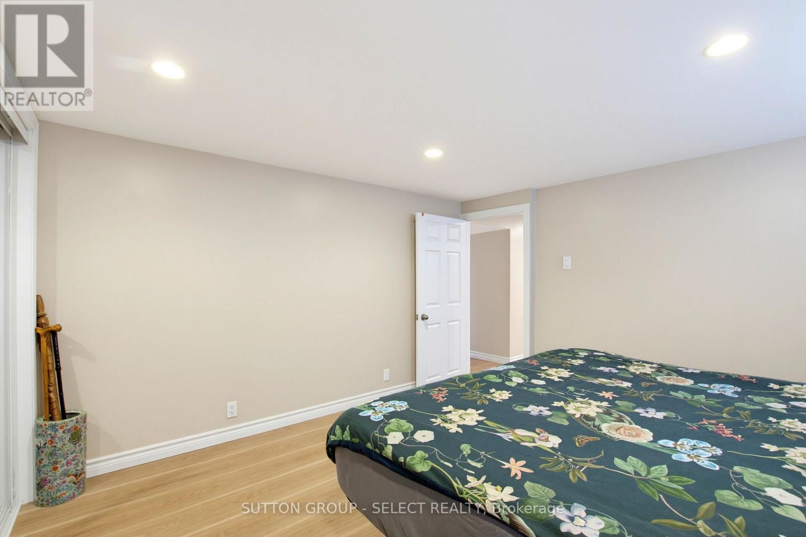 61 DALEVIEW CRESCENT - 35