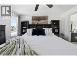 Kitchen - 118 Viscount Drive, Red Deer, AB T4R0M6 Photo 14