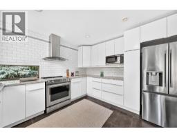 4pc Bathroom - 723 Diamond Court Se, Calgary, AB T2J7E2 Photo 12