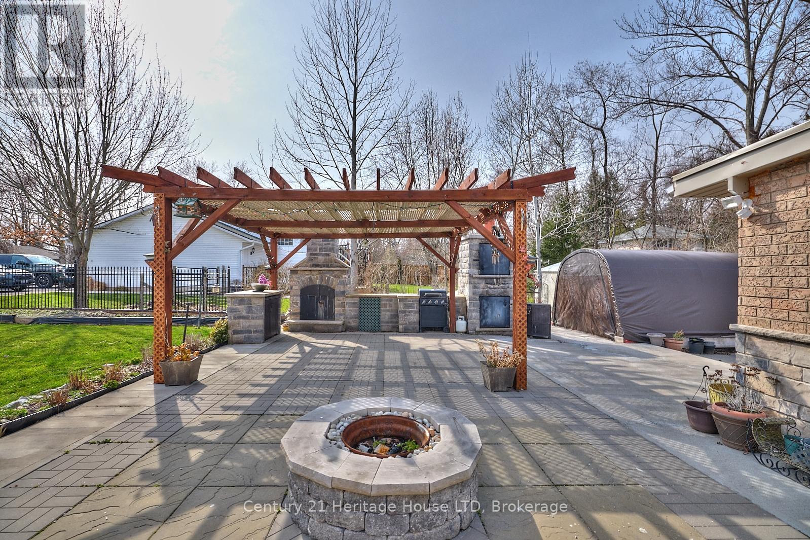 3290 EVADERE AVENUE - 35