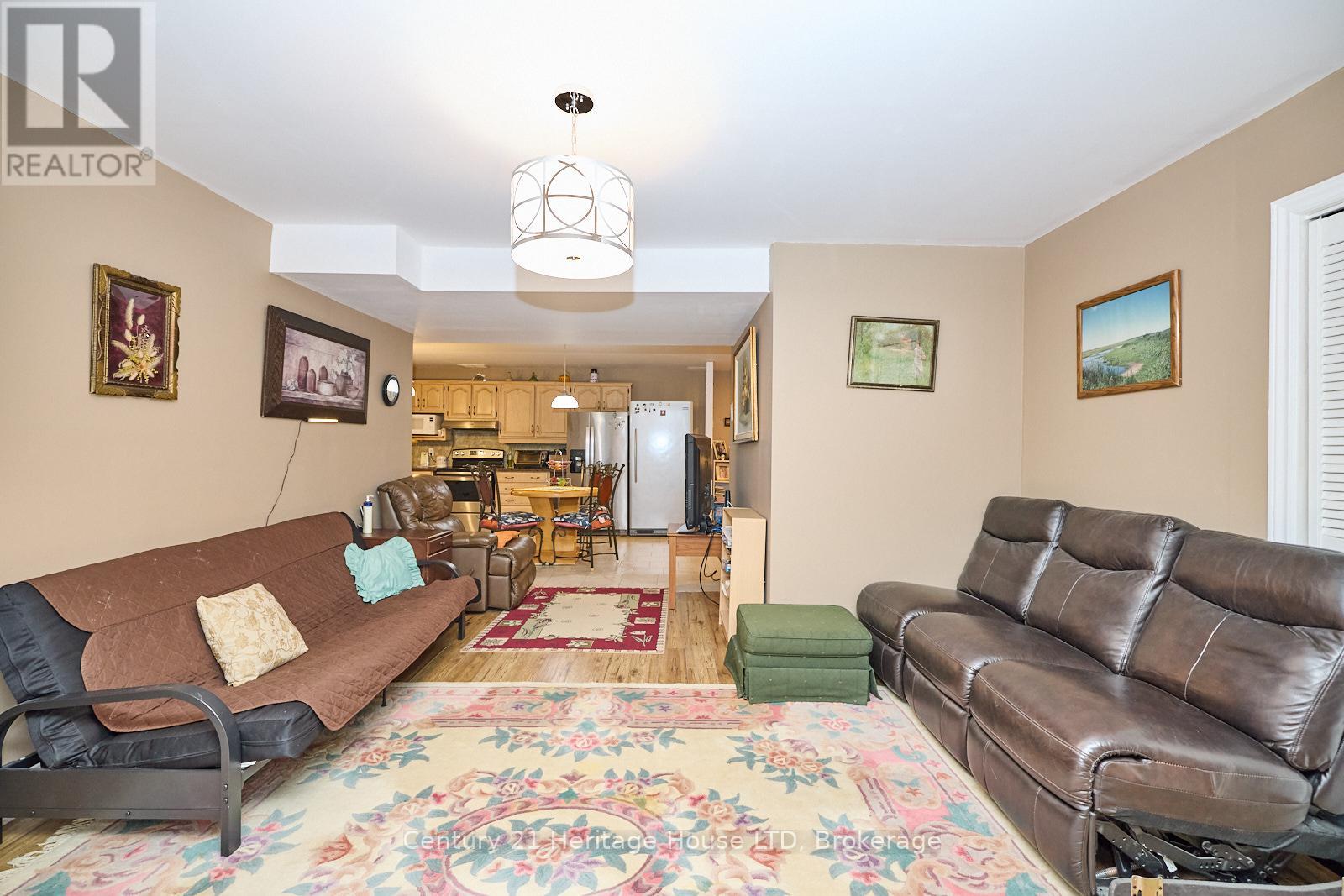 3290 EVADERE AVENUE - 37