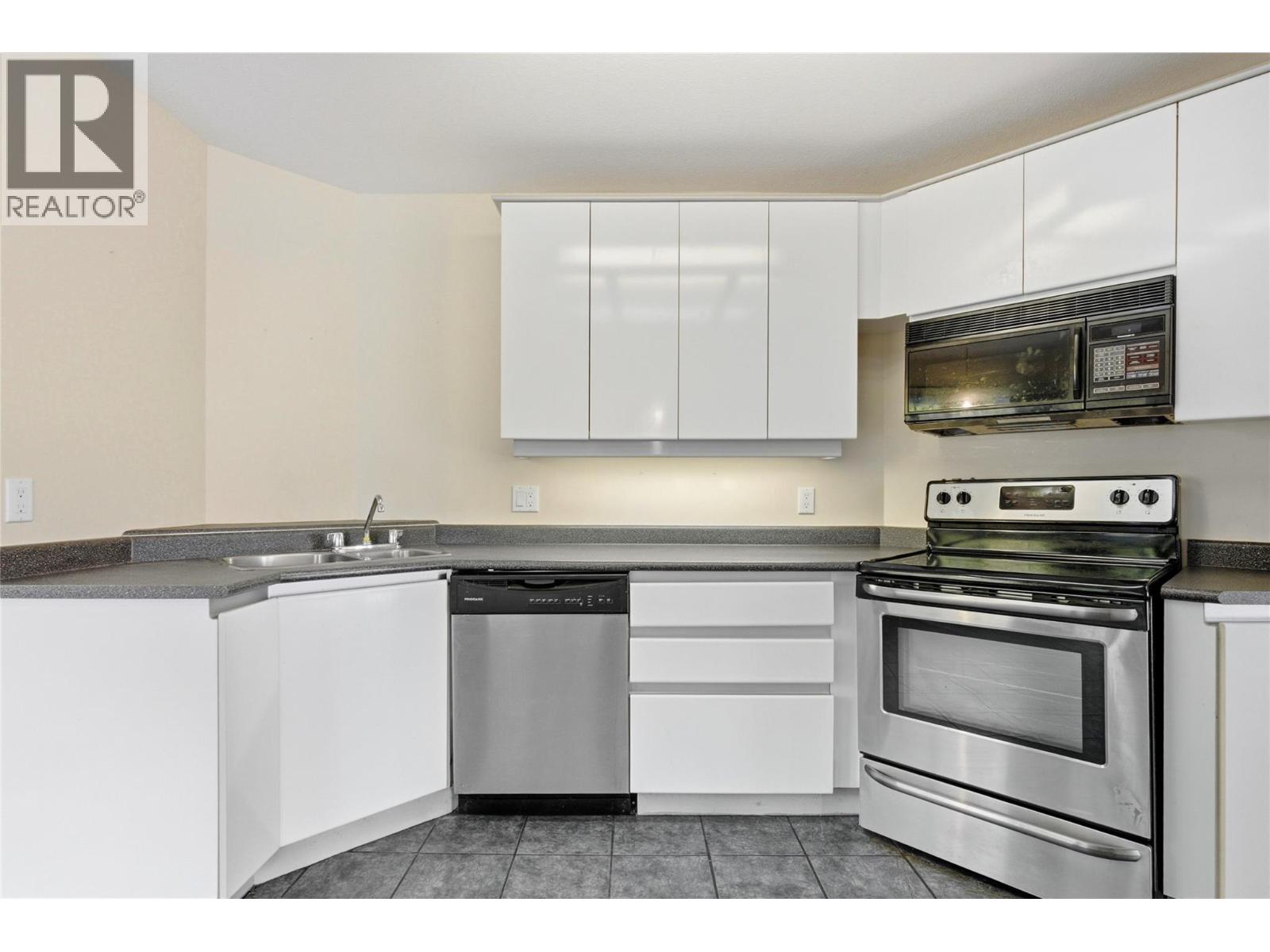 1398/1400 SEMLIN Drive - Image 32