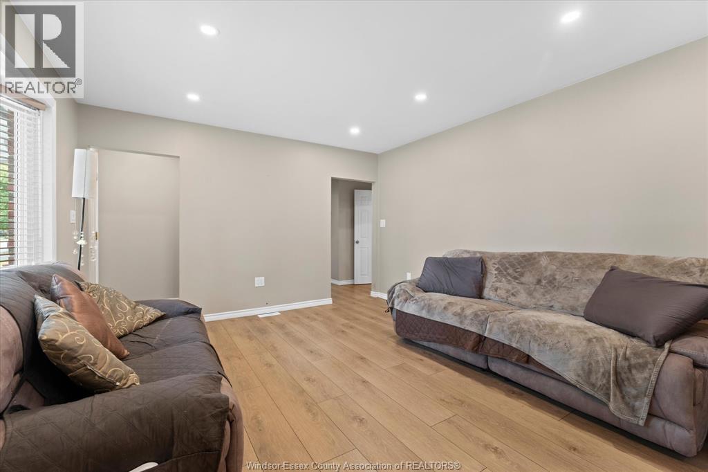 3163 Curry AVENUE, Windsor — photo 4