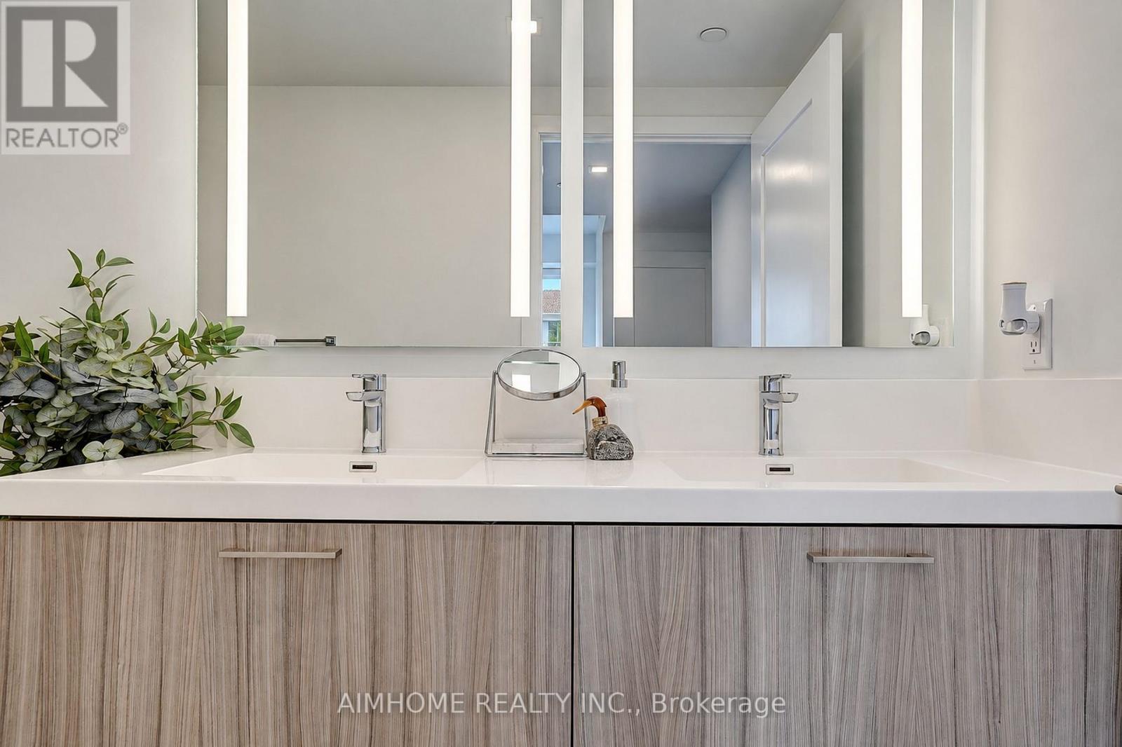 #310 50 MCCAUL STREET - Image 33