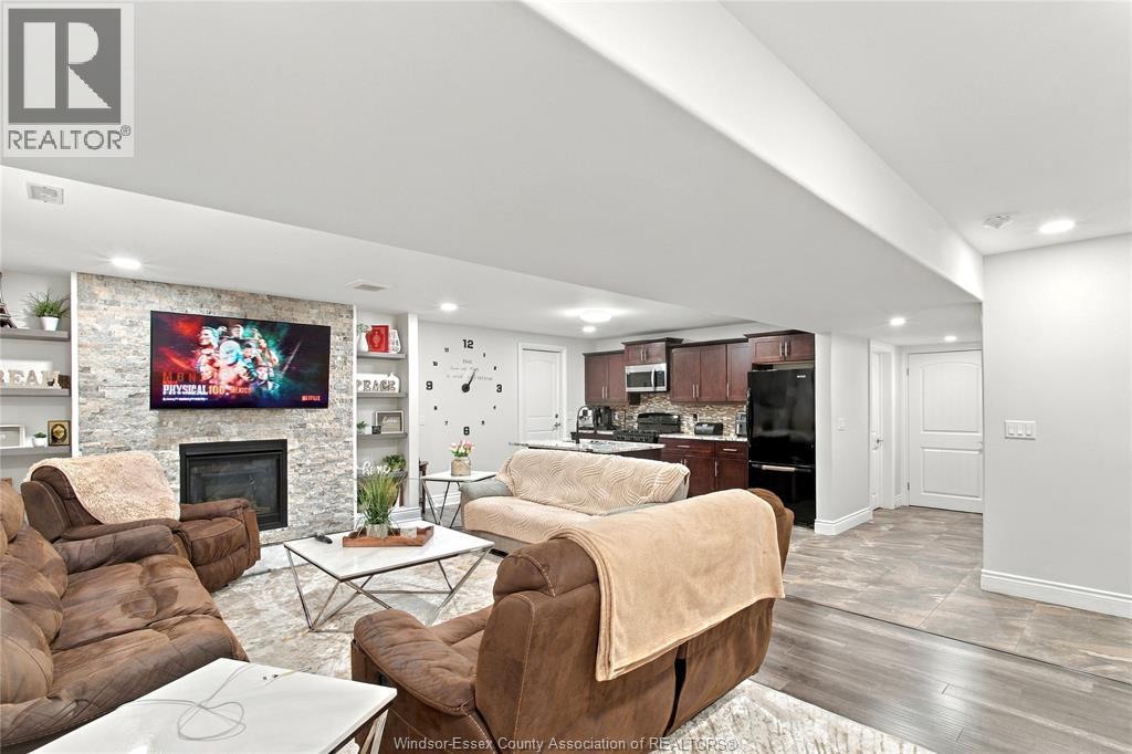 2228 ASKIN AVENUE - 22