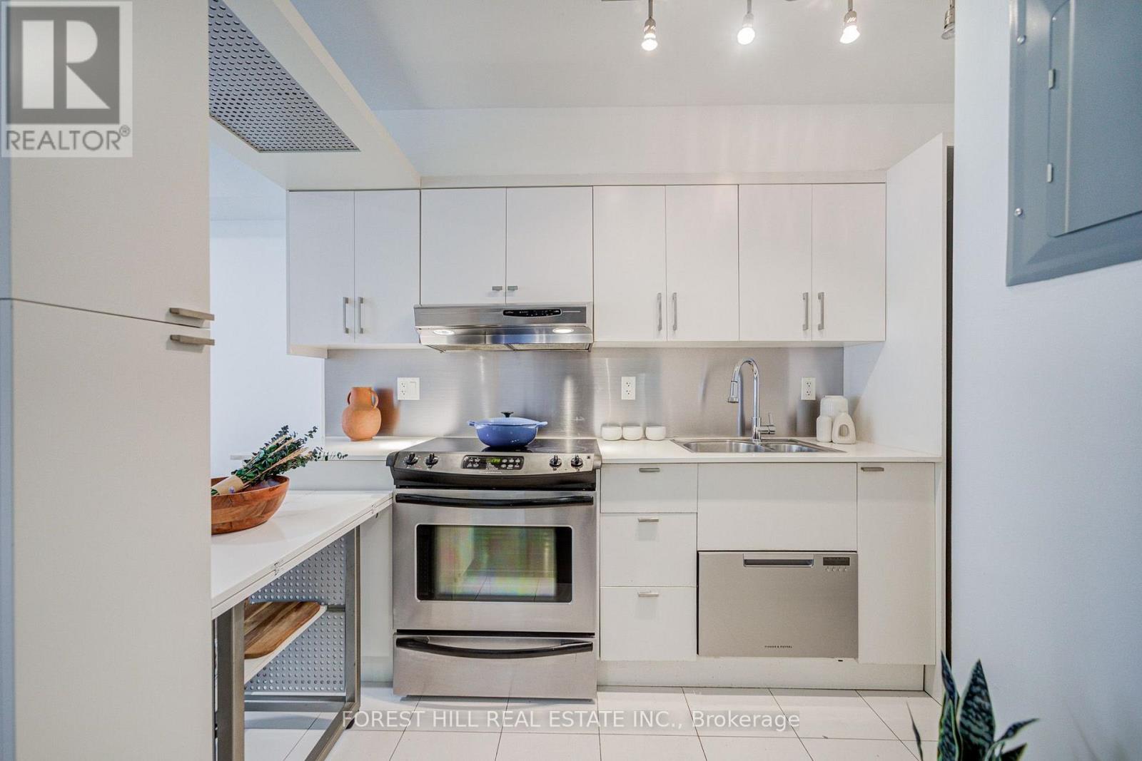 #917 111 ELIZABETH STREET - 11