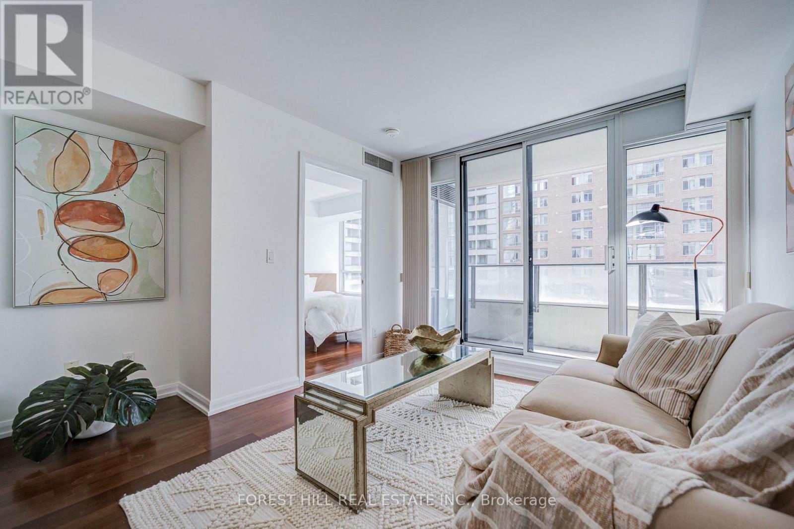 #917 111 ELIZABETH STREET - 15