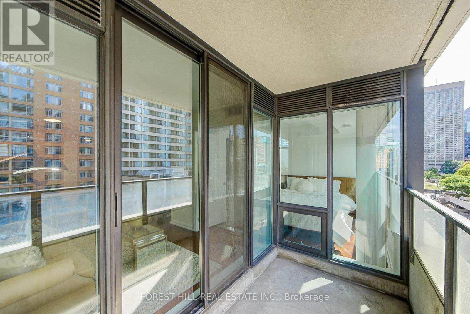 #917 111 ELIZABETH STREET - 18