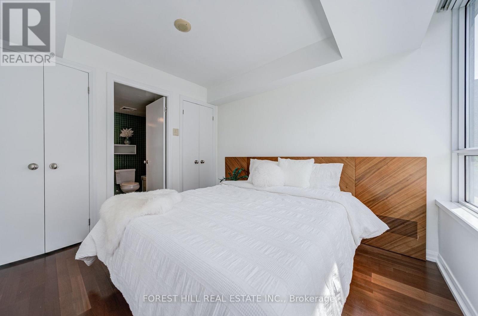 #917 111 ELIZABETH STREET - 17