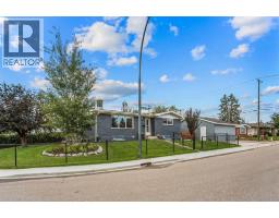 Bedroom - 703 Millar Road Ne, Calgary, AB T2E5Z6 Photo 10
