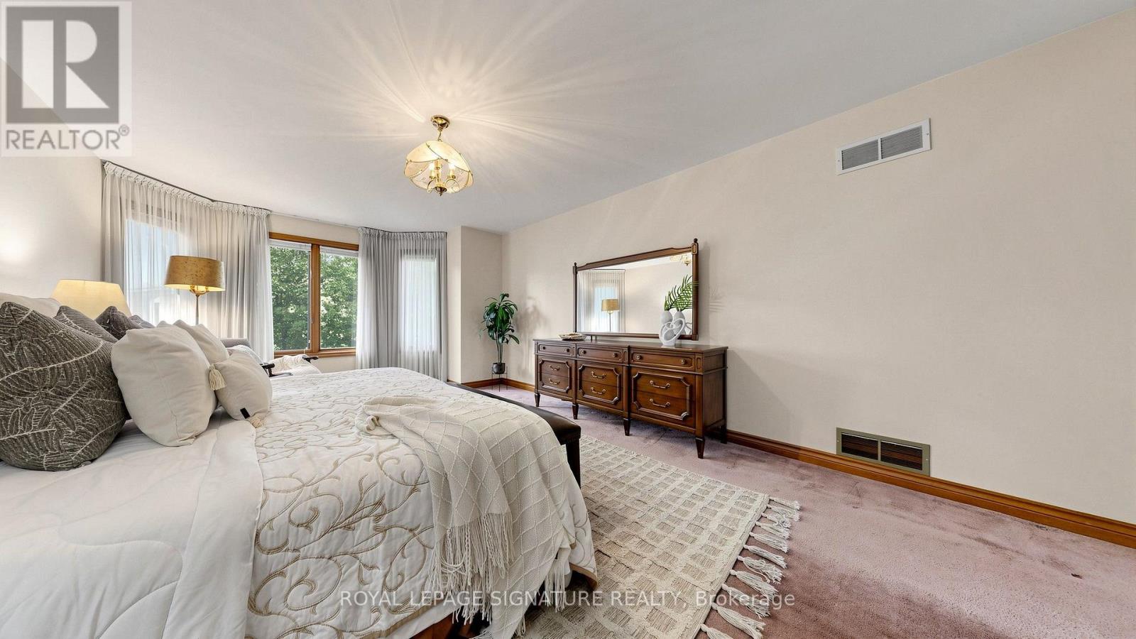 8 ROYAL GARDEN BOULEVARD - 21