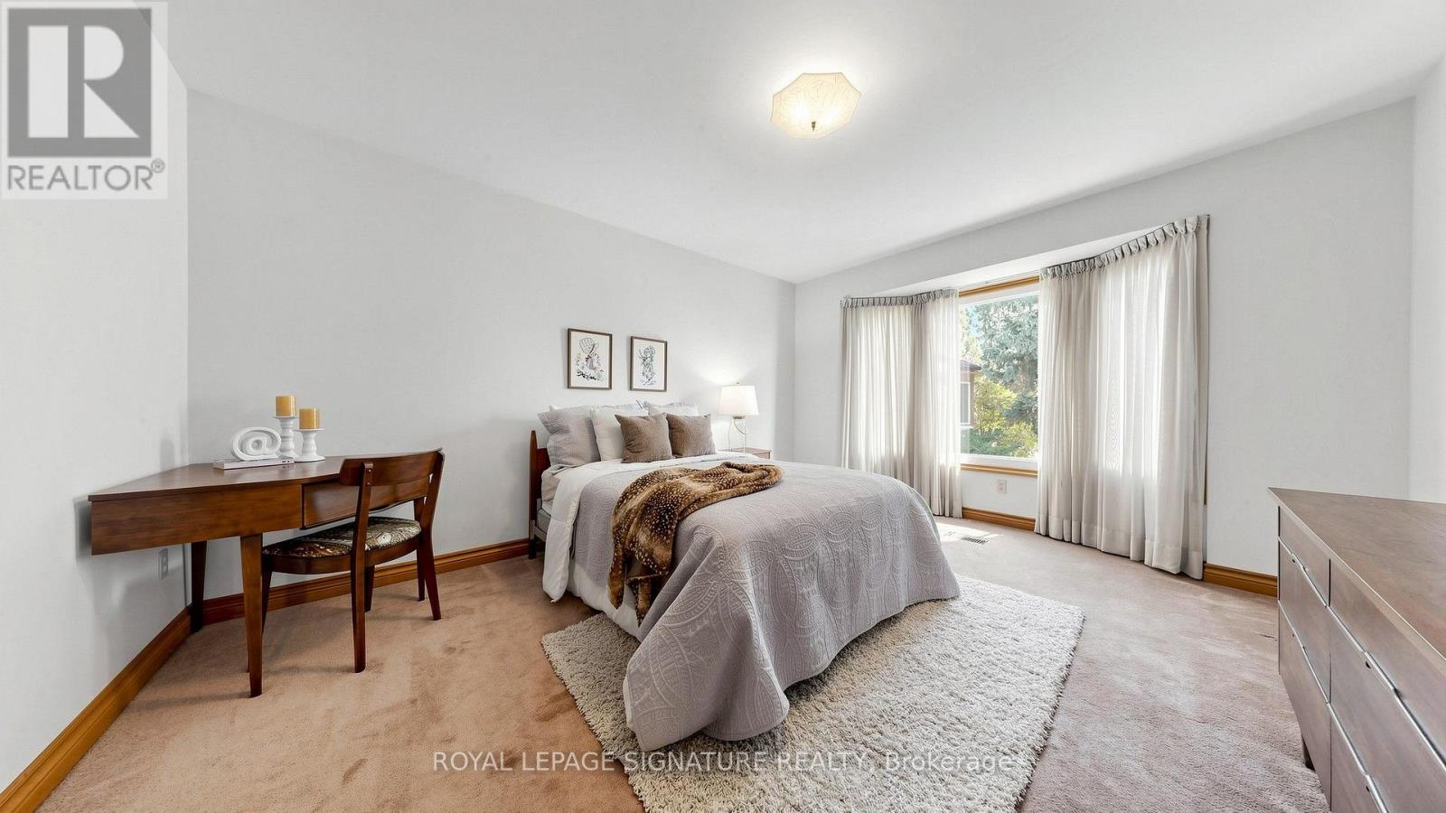 8 ROYAL GARDEN BOULEVARD - 28
