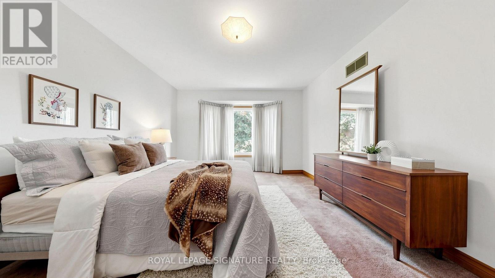8 ROYAL GARDEN BOULEVARD - 29