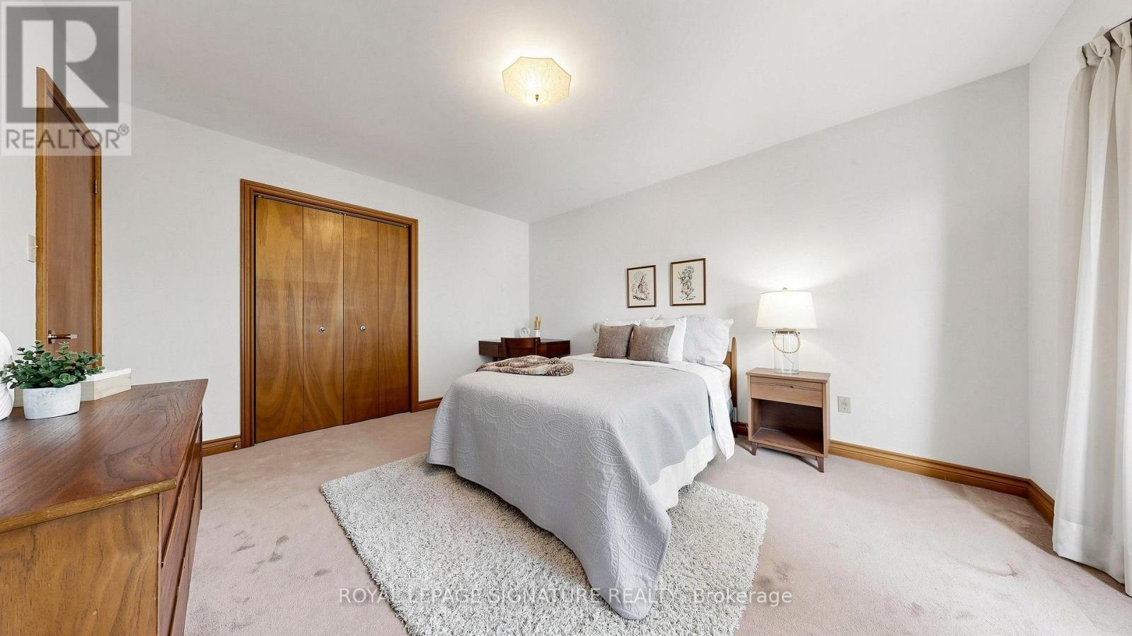 8 ROYAL GARDEN BOULEVARD - 30