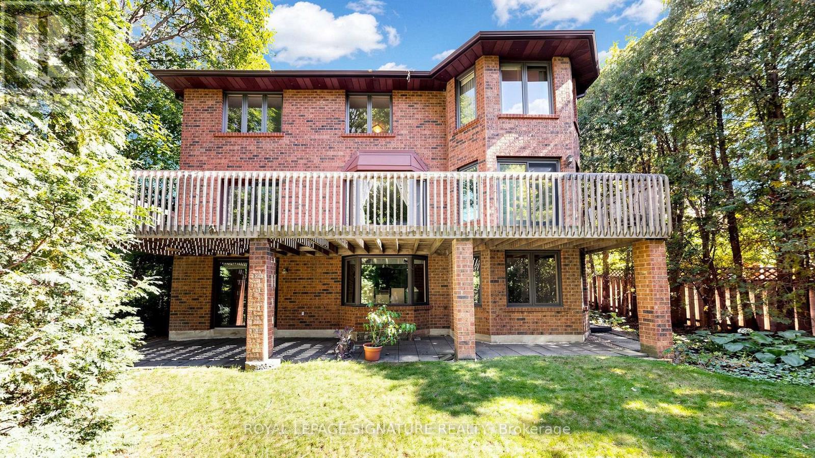 8 ROYAL GARDEN BOULEVARD - 38