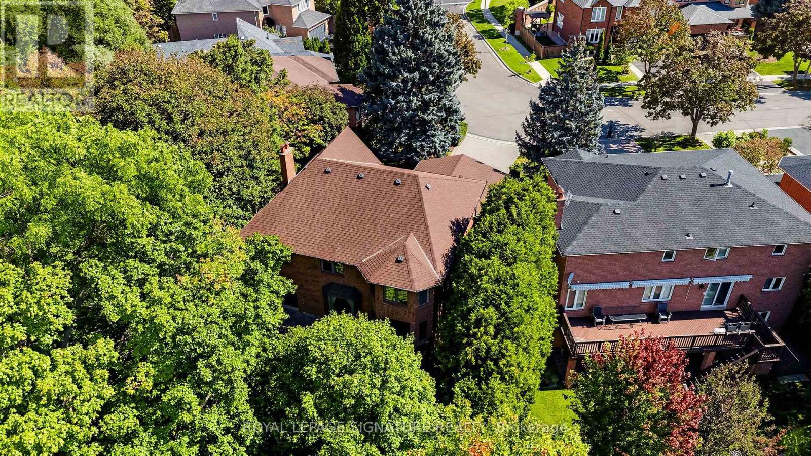 8 ROYAL GARDEN BOULEVARD - 43