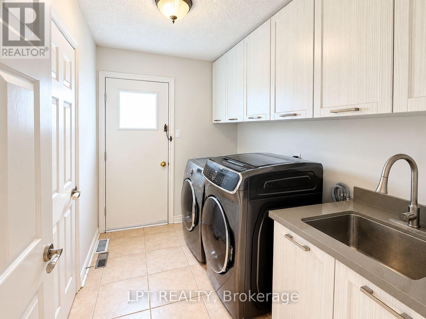37 LASER COURT, Richmond Hill (Doncrest) — photo 11