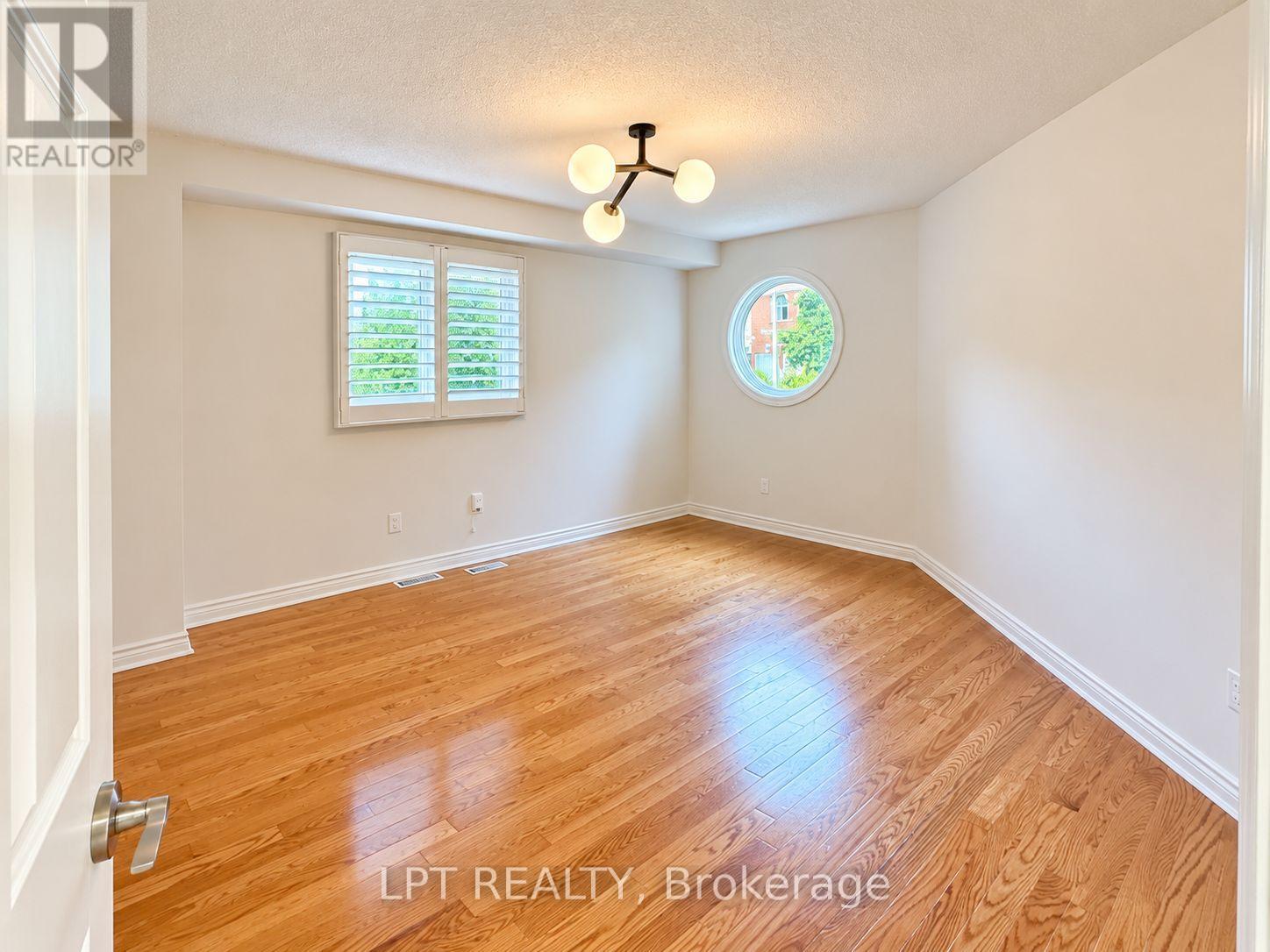37 LASER COURT, Richmond Hill (Doncrest) — photo 12