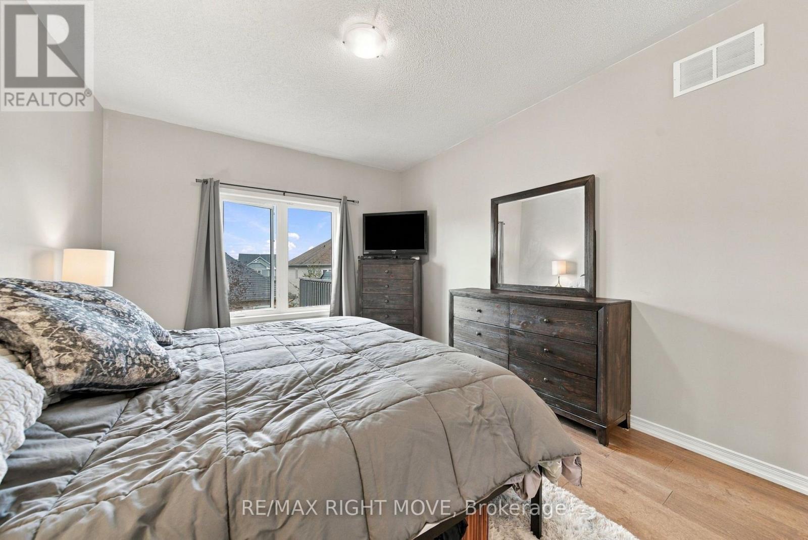 127 ISABELLA DRIVE - 32