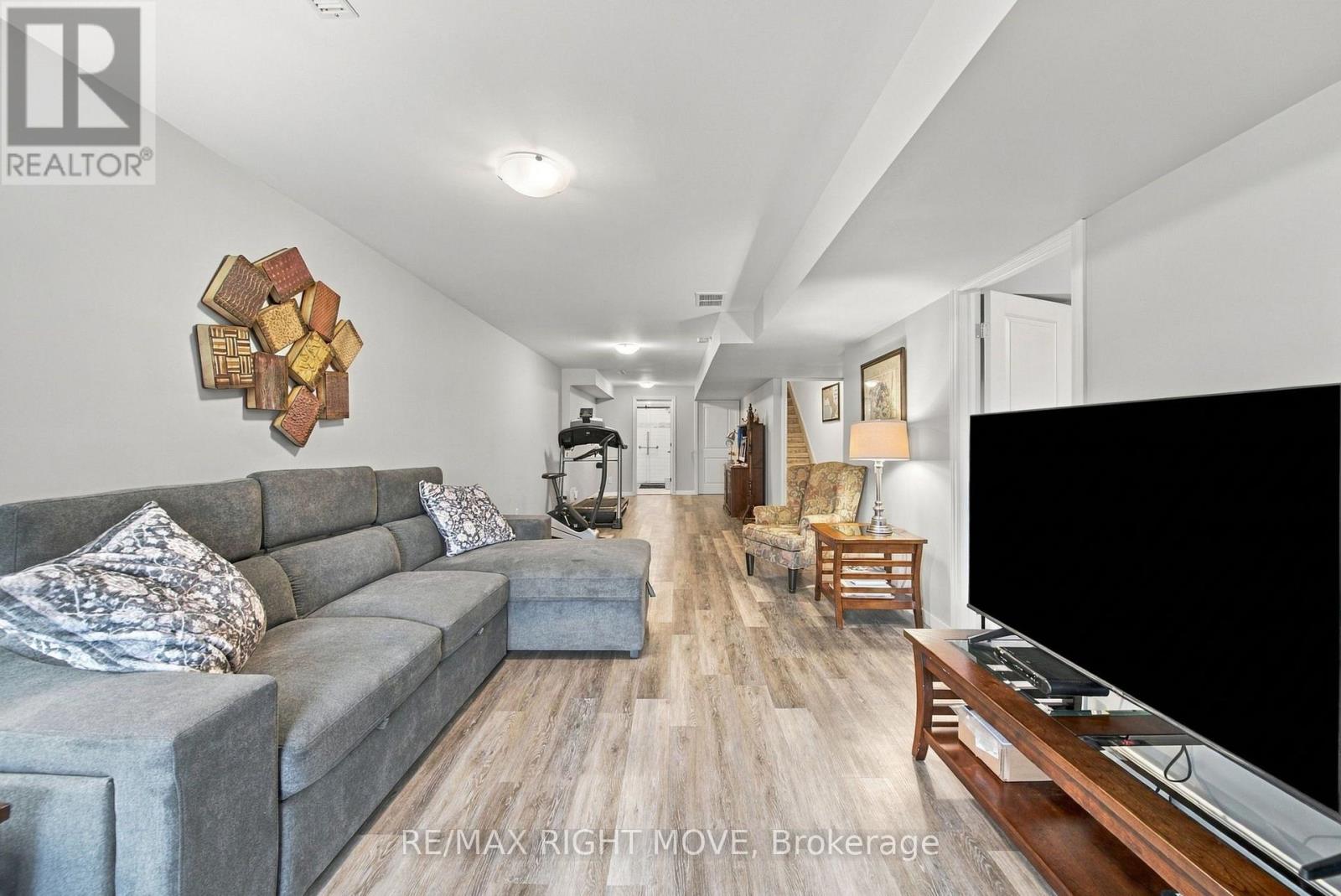 127 ISABELLA DRIVE - 38