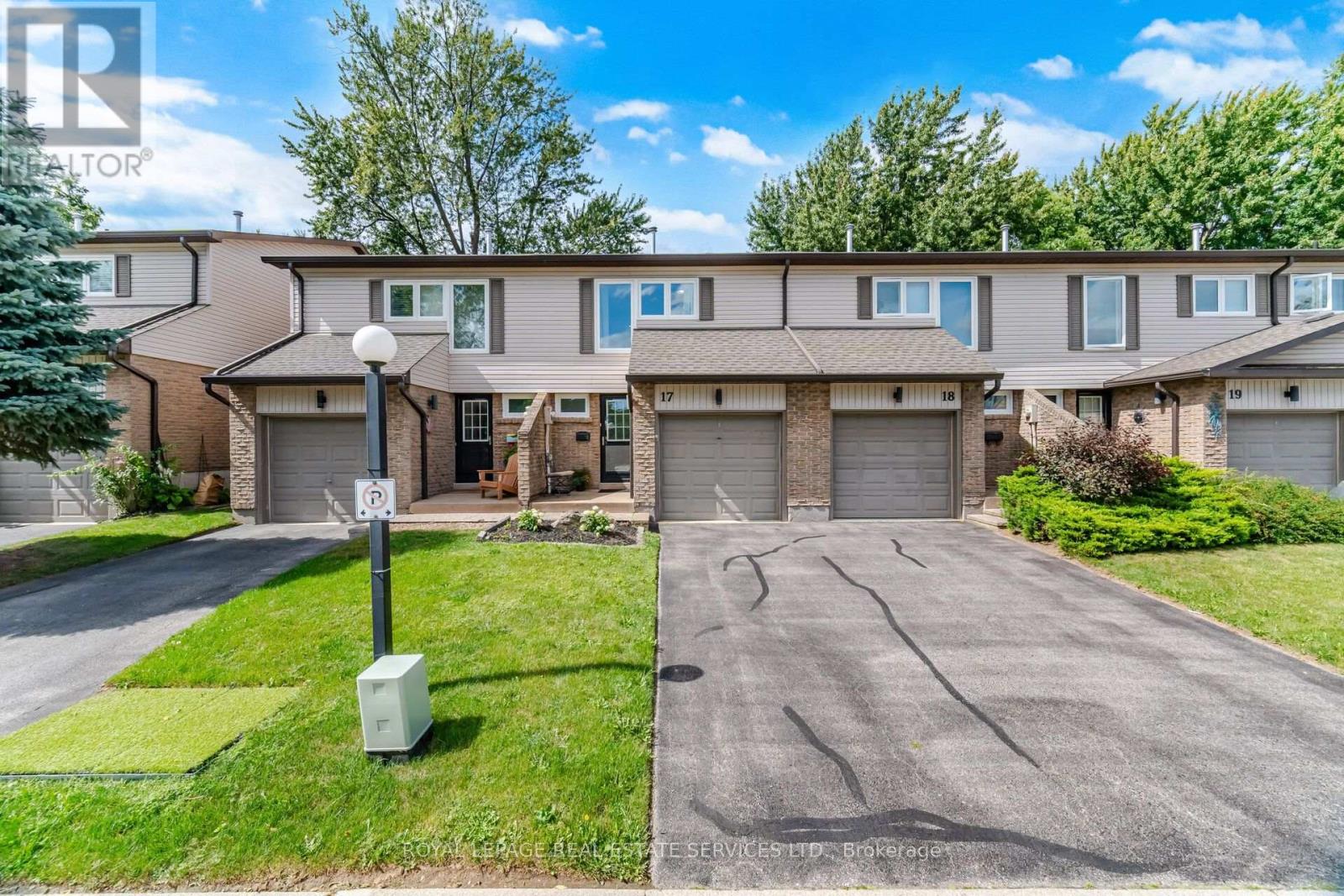 17 - 2411 SOVEREIGN STREET, Oakville (BR Bronte)