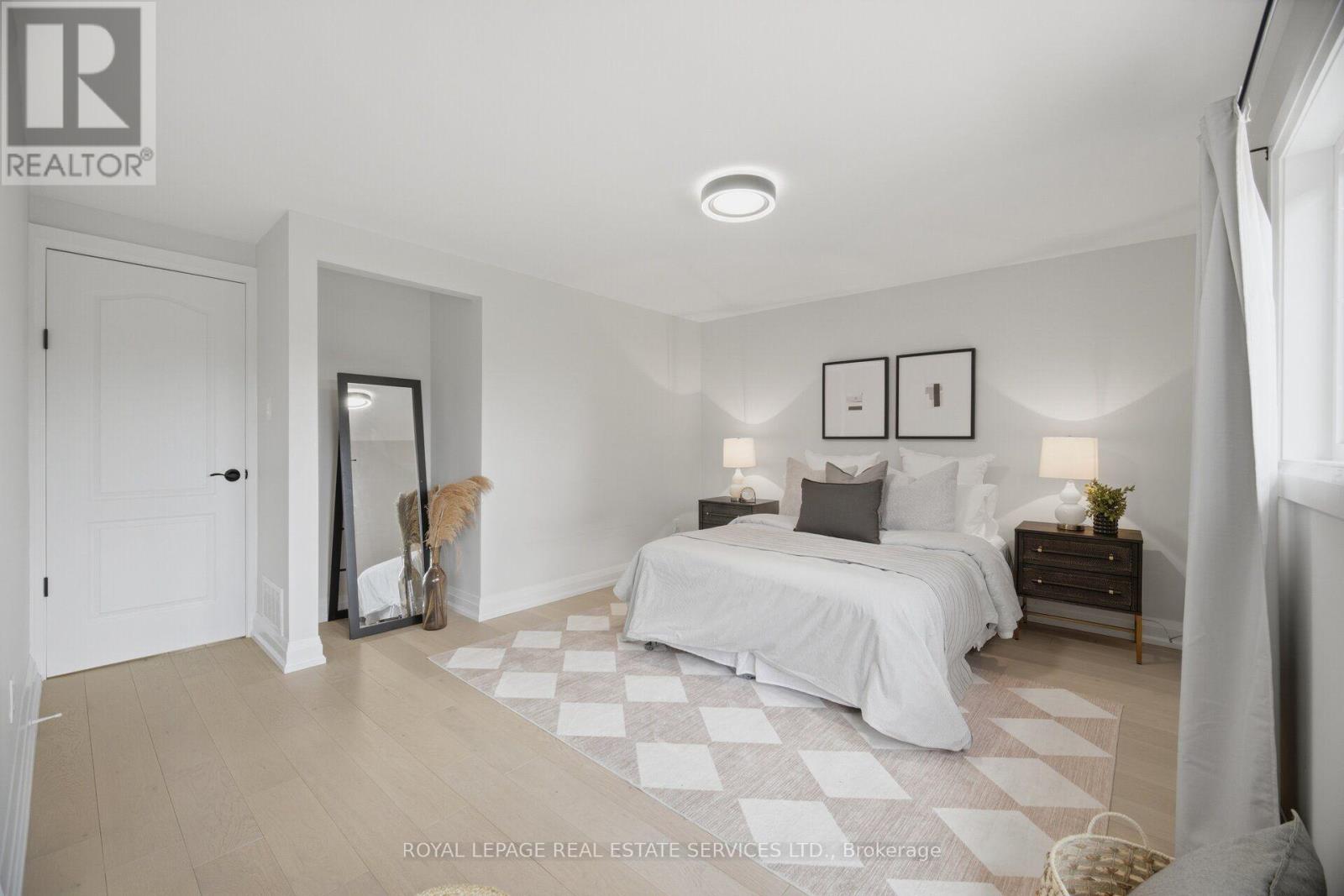#17 2411 SOVEREIGN STREET - 15
